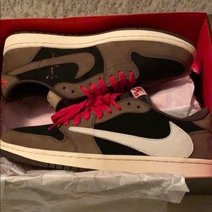 Jordan 1 retro low OG so Travis Scott